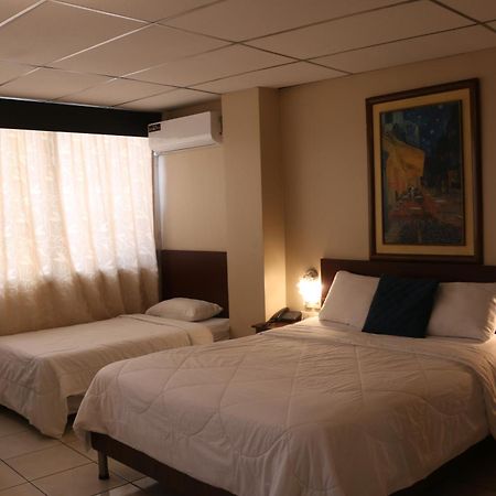 Tropical Inn Hotel Γκουαγιακίλ Εξωτερικό φωτογραφία