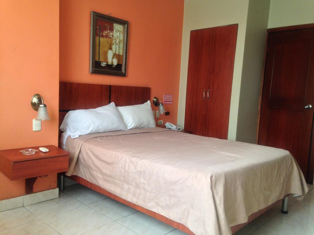 Tropical Inn Hotel Γκουαγιακίλ Δωμάτιο φωτογραφία